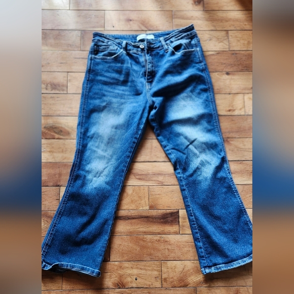 Kancan Capri Jeans - Picture 2 of 2